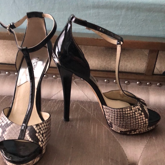 Michael Kors Shoes - 💎 NWOT Michael Kors heels